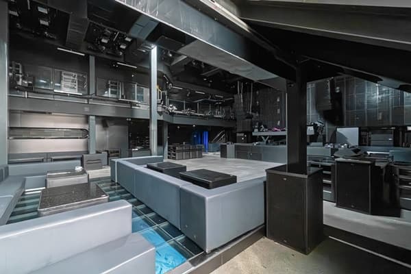 ปล่อยเช่า ผับ Nightclub เซ้งอาคาร 3 ชั้น 2,100 ตรม. ทำเลใจกลางเอกมัย สามารถดำเนินธุรกิจต่อได้ทันที โทร 090-6360022