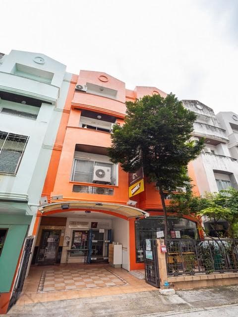 HR 9976 ให้เช่า ขาย อาคารพาณิชย์ 4 ชั้น 2 คูหาติดกันตีทะลุกันได้ 680 ตร.ม. ลาดพร้าว 15 (ซอย RS) ใกล้ Union Mall