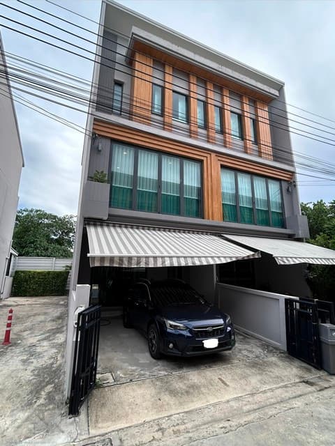 ให้เช่าทาวน์โฮม 3 ชั้นสุดหรู หลังมุม Eigen Premium Townhome พัฒนาการ ซอยอ่อนนุช 70/1