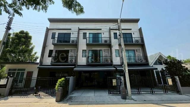 ทาวน์โฮม 3 ชั้น บ้านกลางเมือง ราชพฤกษ์-สาทร บางขนุน บ้านใหม่ สภาพดี แปลงหน้าสวน