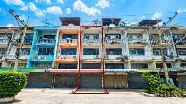 ลดราคา อาคารพาณิชย์ 3 ชั้นครึ่ง เกษมสุวรรณ 5 ตรงข้ามวัดบางนมโค ราคาถูกมาก