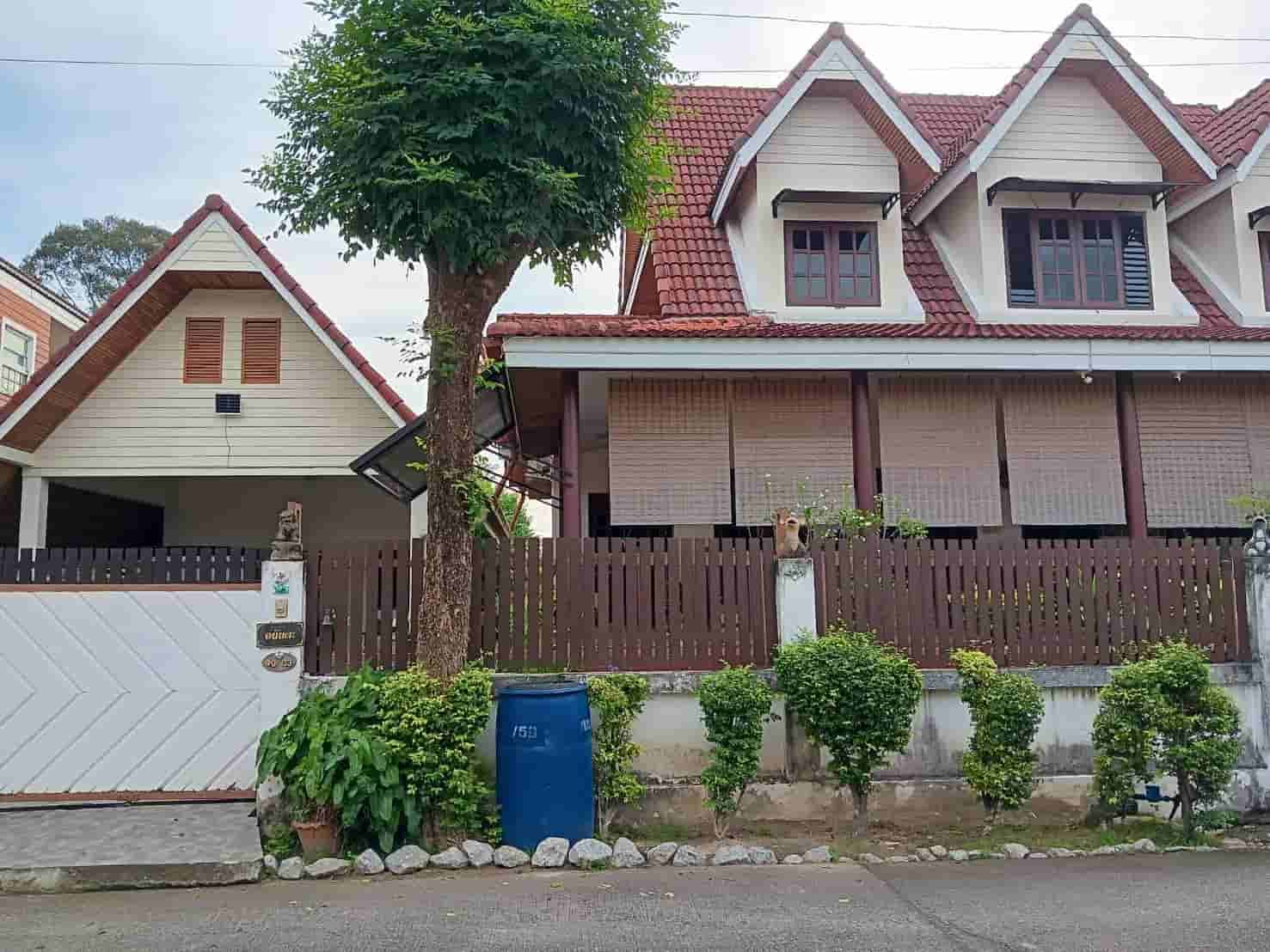 ถูกสุดในย่านนี้!! บ้าน 2 หลัง บนที่ดิน 122 ตร.ว. อ.บ้านฉาง จ.ระยอง ใกล้โลตัส ชายหาด นิคม สนามบินฯ