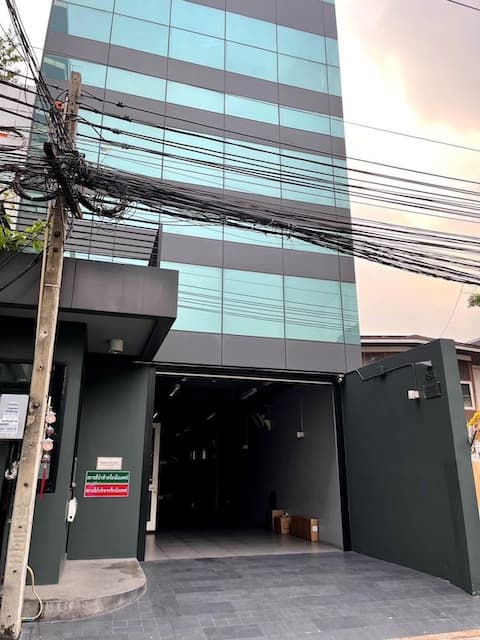 BH4100 ให้เช่าอาคาร 5 ชั้น ทองหล่อ 23 พื้นที่ใช้สอย 900 ตร.ม. พร้อมลิฟต์และที่จอดรถ เหมาะสำหรับโฮมออฟฟิศ