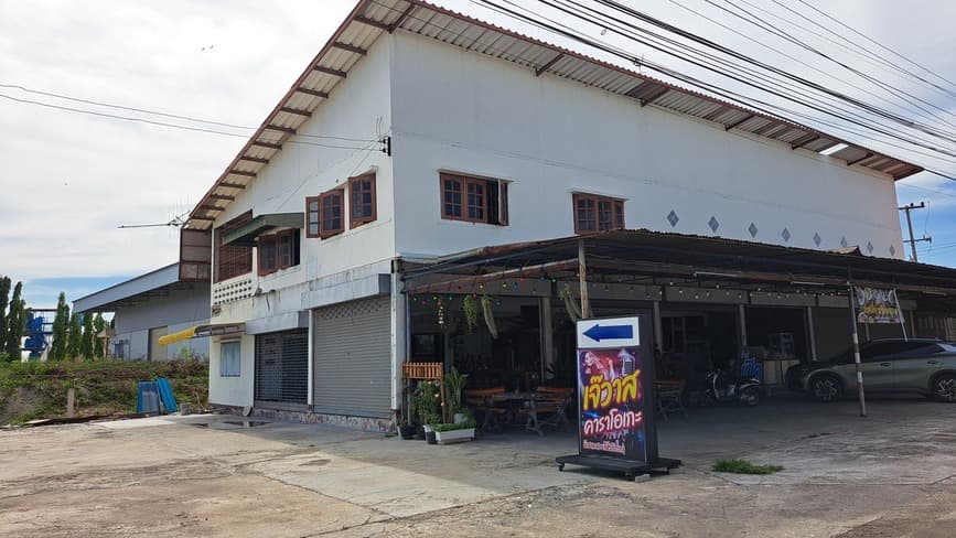 ขายด่วน อาคารพาณิชย์ 2 ชั้น 4 คูหา ติดถนนหลัก 4 เลน ใกล้สี่แยกเลี่ยงเมืองไผ่ขวาง สุพรรณบุรี มีผู้เช่าอยู่แล้ว เหมาะสำหรับลงทุนหรือประกอบธุรกิจ