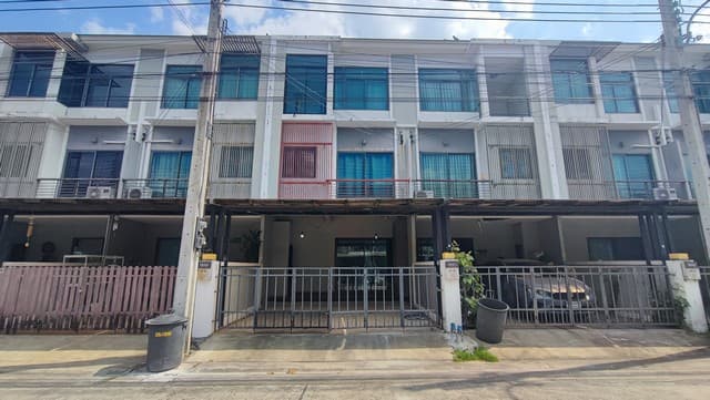 ขาย SALE ทาวน์โฮม เดอะเมโทร พัฒนาการ ศรีนครินทร์ 3600000 บ. พร้อมอยู่!