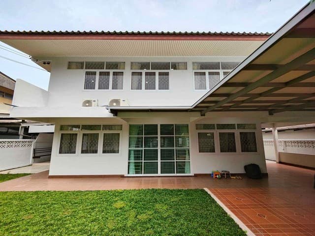 ให้เช่าบ้านเดี่ยว 90 ตร.วา 3 ห้องนอน 3 ห้องน้ำง ซอย ศรีบูรพา จดทะเบียนใด้ ใกล้ เดอะมอลล์บางกะปิ