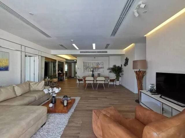 Bright and Spacious 3 Bedroom Residence Near Emporium and Benchasiri Park at Wilshire Sukhumvit 22