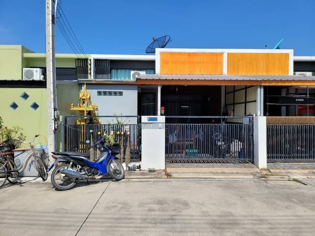 ขายทาวน์เฮ้าส์ หมู่บ้านเจ ฟอเรสต์ อมตะ ซอยบ้านนายเสาร์ ถนนมาบยางพร 12 ระยอง