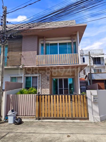 ขายทาวน์เฮ้าส์ 2 ชั้น หลังมุม สภาพสวยพร้อมอยู่ เดอะคัลเลอร์ส วงแหวน เสรีไทย เนื้อที่ 25.1 ตรว 3นอน 2น้ำ แต่งครบพร้อมเข้าอยู่ได้เลย
