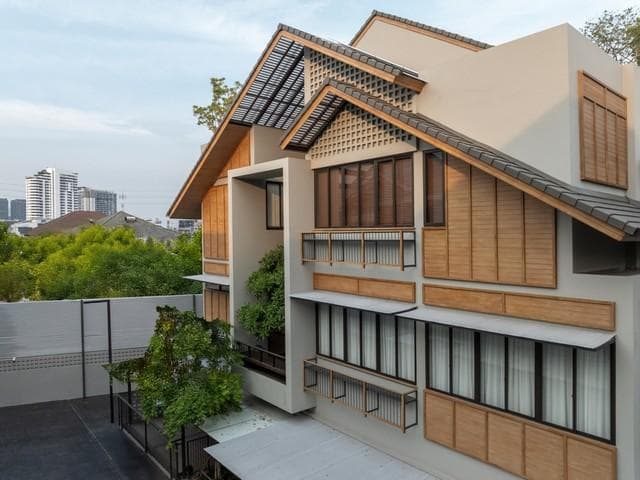 ให้เช่าบ้านเดี่ยว 4 ชั้น 620 ตร.ม. Pool Villa ซ.วิภาวดี 20 พร้อมลิฟท์ส่วนตัว