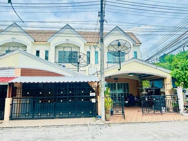 ว่างให้เช่าทาวน์เฮ้าส์2ชั่น นาป่า เนื้อที่ 20ตร.ว. หน้าบ้านไม่ชนกะใคร หลังริม