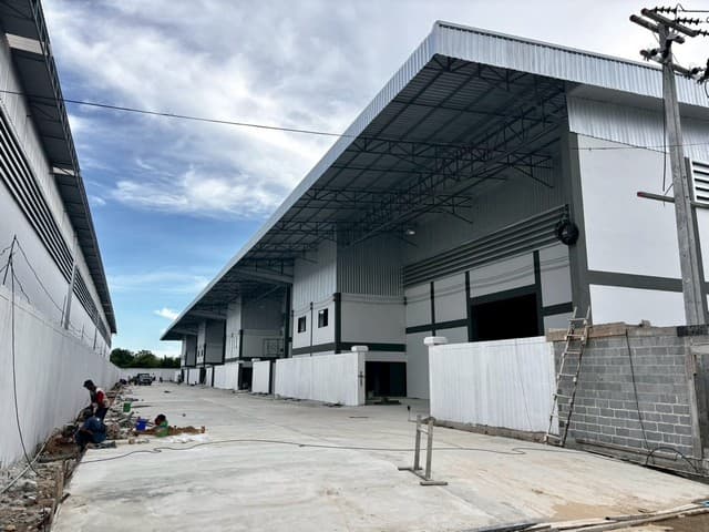 ให้เช่าโกดังพร้อมออฟฟิศสร้างใหม่ ไฟฟ้า 250 KVA มี 3 ขนาดให้เลือก ตำบล สวนหลวง อำเภอกระทุ่มแบน