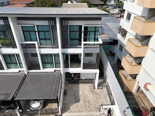 HR 10033 ให้เช่าทาวน์โฮม 3 ชั้น โครงการ Cozy โชคชัย 4 ลาดพร้าว พร้อมอยู่