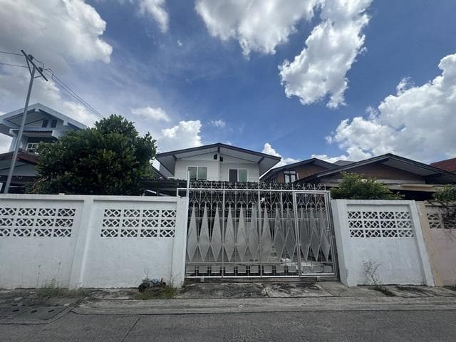 HR 10038 ให้เช่าบ้านเดี่ยว2 ชั้น 3 ห้องนอน 2 ห้องน้ำ บ้านเปล่าไม่มีแอร์ ลาดพร้าว 101 บางกะปิ