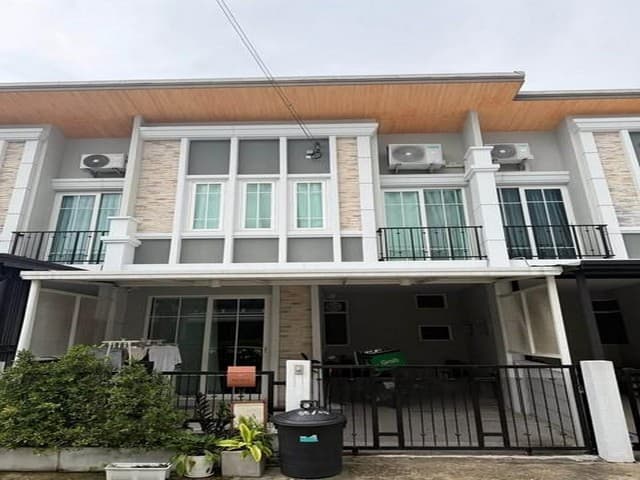 ให้เช่าทาวน์เฮ้าส์ 2ชั้น โครงการ โกลเด้น ทาวน์ รามอินทรา-วงแหวน ตกแต่งเฟอร์นิเจอร์ตามในรูป ใกล้แฟชั่นไอซ์แลน
