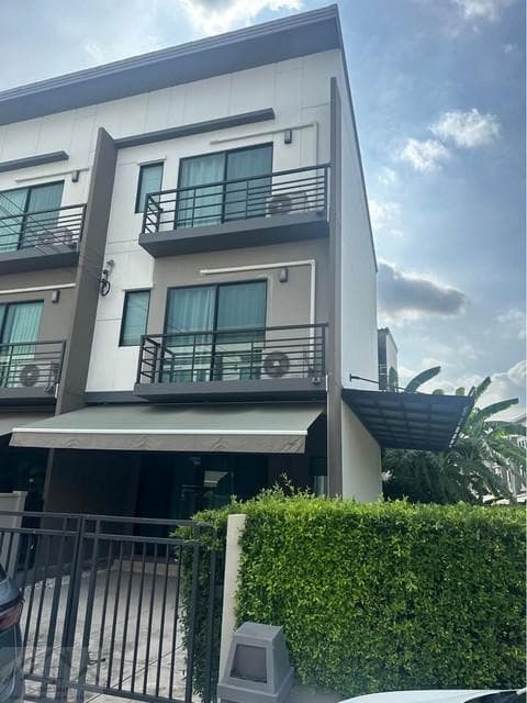ให้เช่าทาวน์โฮม 3 ชั้น 38.50 ตร.ว. บ้านกลางเมือง ศรีนครินทร์ - อ่อนนุช ใกล้ซีคอนสแควร์