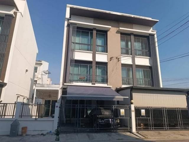 HR10051 ให้เช่าทาวน์โฮม 3 ชั้น 3 ห้องนอน บ้านกลางเมือง โชคชัย 4 ซอย 50 ทำเลดี ใกล้เซ็นทรัลอีสวิว