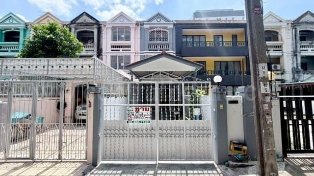 ทาวน์เฮ้าส์ 3 ชั้น รีโนเวทพร้อมอยู่ ซอยเรวดี 12 MRT สถานีกระทรวงสาธารณสุข