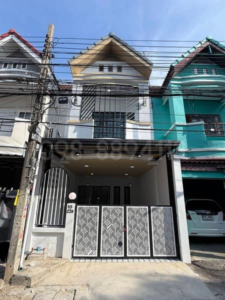 ทาวน์เฮ้าส์ 2 ชั้น ม.เลิศอุบล พระยาสุเรนทร์ 44 เนื้อที่ 16 ตรว 3นอน 2น้ำ การเดินทางสะดวก ใกล้จุดขึ้นลงทางด่วน