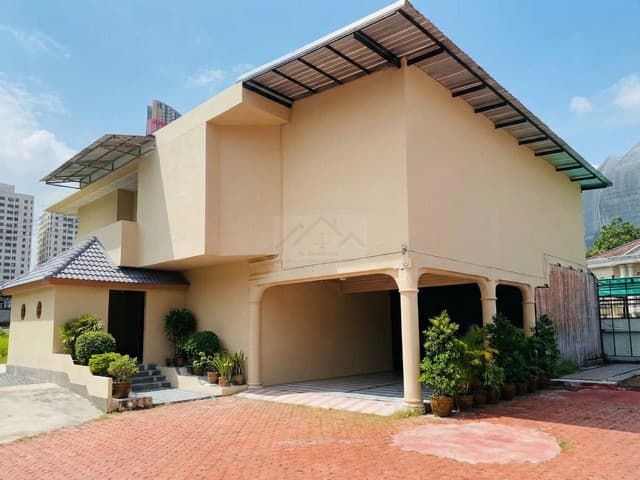 บ้าน - 3 BEDROOM 3 BR ขนาดพื้นที่ 70 SQ.WA 3 NGAN 0 ไร่ 120000 THAI BAHT ใกล้ ใกล้ทางด่วน BTS อารีย์ ห้าง Villa market พร้อมเข้าอยู่