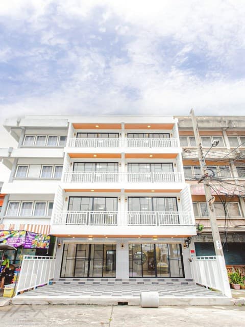 ขายอาคารพาณิชย์ 4 ชั้น 2 คูหา ทะลุถึงกัน ย่านแฮปปี้แลนด์ สาย1 บางกะปิ ทำเลธุรกิจ กว้างขวาง รีโนเวทจัดเต็ม ใกล้เดอะมอลล์บางกะปิ