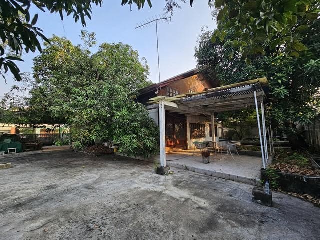 ให้เช่าที่ดิน202ตร.วแปลงมุมวชิรธรรมสาธิต23สุขุมวิท101-1 มีที่จอดรถติดถนน2ด้านใกล้ร้านส้มตำคุณกัญจ์