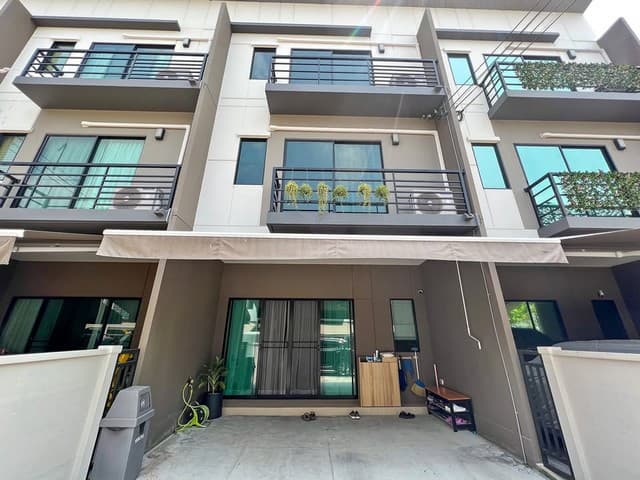 P3415 ให้เช่า ขาย ทาวน์โฮม 3 ชั้น โครงการ บ้านกลางเมือง พหลฯ-รามอินทรา Baan Klang Muang Phahol-Ramintra ตกแต่งพร้อมอยู่ เหมาะพักอาศัย