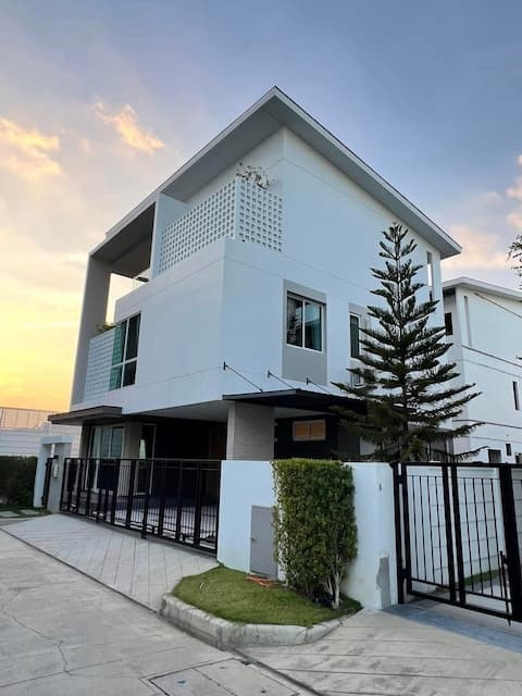 BH4128 ให้เช่าและขายบ้านหรู Nirvana ABSOLUTE Krungthep Kreetha กรุงเทพกรีฑา บ้านเดี่ยว Luxury พร้อมเฟอร์นิเจอร์ครบ พื้นที่ใช้สอย 329 ตร.ม.