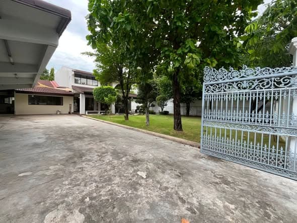 ขายบ้านเดี่ยว 2 ชั้น 220 ตรว. หมู่บ้านปัญญา พัฒนาการ30 ติดถนนเมนโครงการ แปลงสี่เหลี่ยมผืนผ้า สวยมาก