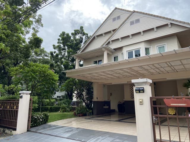 T26-390 ขาย บ้าน - ใกล้กับ ใกล้ทางด่วน ใกล้เอกมัย ทองหล่อ ห้องนอน 4 ห้อง ห้องน้ำ 3 ห้อง ชั้นทั้งหมด 2 ชั้น