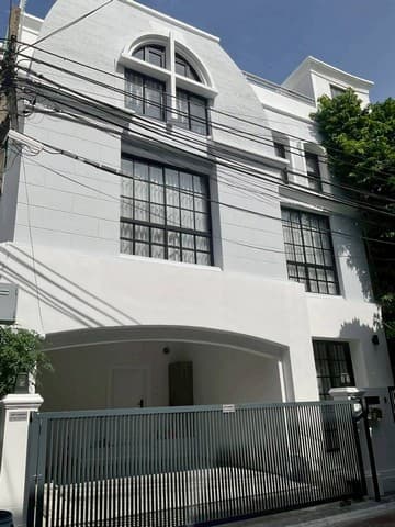 ให้เช่า #ทาวน์โฮม 4 ชั้น (Renovateใหม่) ซอยเอกมัย 12 (ซอยเจริญใจ) #ใกล้โรงเรียนเอกมัยอินเตอร์