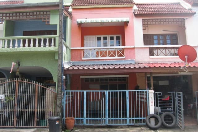 ขายทาวน์โฮม หมู่บ้านชมฟ้า ถนนรังสิต-นครนายก ธัญบุรี ปทุมธานี