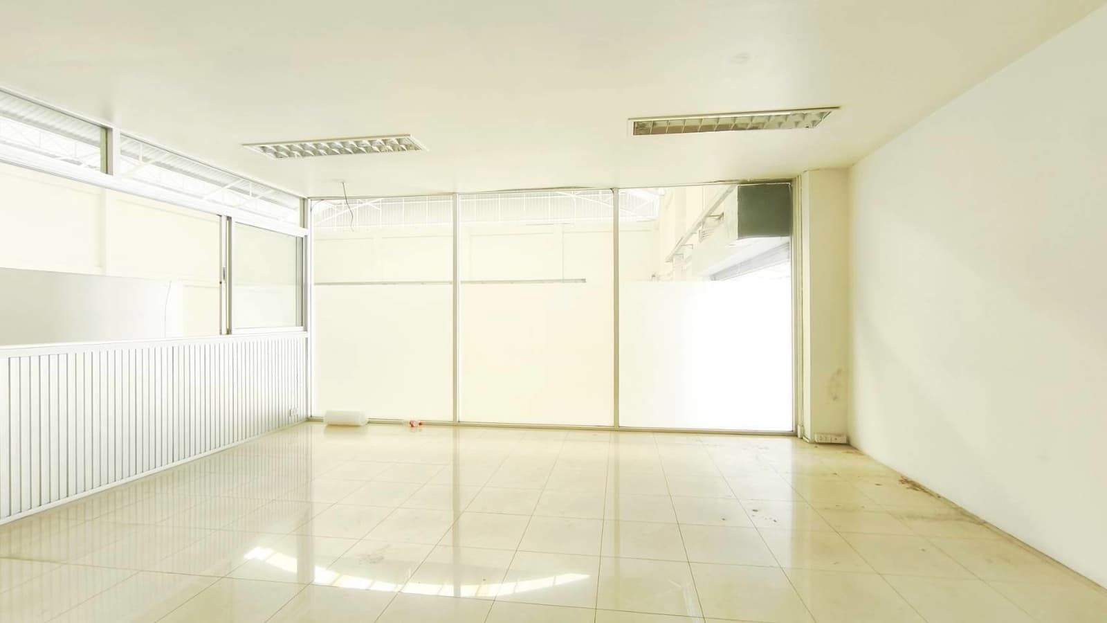 ให้เช่าโกดัง โรงงาน พร้อมออฟฟิศในตัว ขอใบร.ง.ได้ รถใหญ่เข้าออกสะดวก แพรกษา สมุทรปราการ