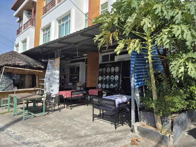 ขายอาคารพาณิชย์ 3 ชั้น ตำบลราไวย์ เมืองภูเก็ต ถนนราไวย์