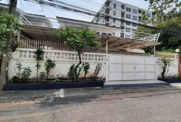 ให้เช่าบ้านเดี่ยว 2 ชั้น 77 ตรว. 3 ห้องนอน หมู่บ้านอยู่เจริญ542 ประชาราษฎร์บำเพ็ญ 24 ใกล้ สนง.เขตห้วยขวาง ใกล้ MRT ห้วยขวาง