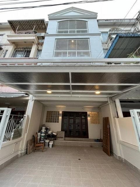 ให้เช่าทาวน์โฮม 4 ชั้น 220 ตร.ม. ซอยสุขุมวิท 101-1 ใกล้ BTS ปุณณวิถี (ไม่รับสัตว์เลี้ยง)