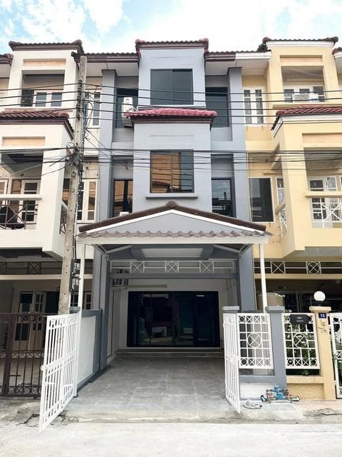 ให้เช่าทาวน์โฮม 3 ชั้น 200 ตร.ม. ซอยรามอินทรา 34 เลียบทางด่วนรามอินทรา (รีโนเวทใหม่)