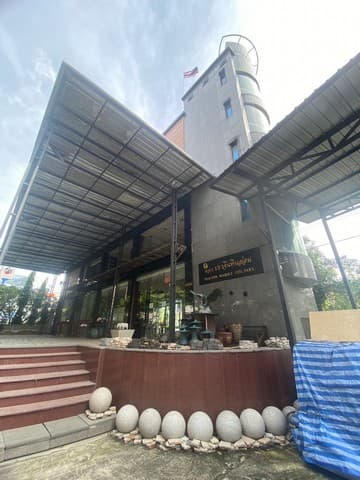 ขายตึก 4 ชั้นครึ่ง พร้อมที่ดิน เนื้อที่ 156 ตารางวา สวนหลวง กรุงเทพ