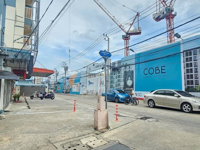 ขายที่เปล่าพร้อมบ้านลาดพร้าว 64 แยก1แหล่งชุมชน กำลังสร้างคอนโด
