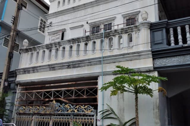 ขายทาวน์เฮ้าส์ 3 ชั้นหมู่บ้านพรร่มเย็นวิลล่า ลำลูกกา ปทุมธานี