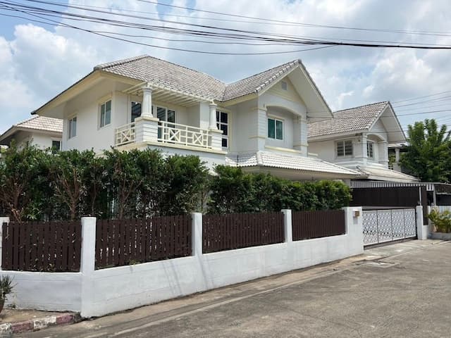 BH4173 บ้านให้เช่า เกษตรนวมินทร์ บ้านเดี่ยวให้เช่าใกล้รถไฟฟ้า ใกล้ทางด่วน พร้อมเฟอร์นิเจอร์ บ้านสวนราชา Baansuan Racha