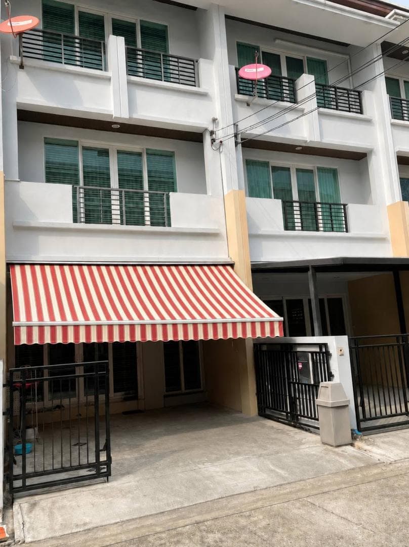 ให้เช่าทาวน์โฮม 3 ชั้น 167 ตร.ม. บ้านกลางเมือง พระราม 9-ลาดพร้าว เลียบด่วน