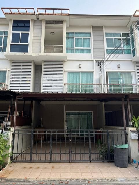 ให้เช่าทาวน์โฮม3ชั้นโครงการเดอะเมทโทรพระราม9ติดมหาวิทยาลัยนานาชาติแสตมฟอร์ด