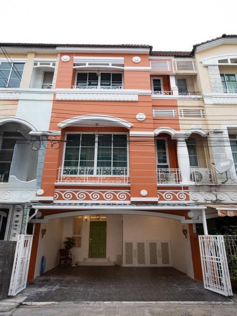 ให้เช่าทาวน์โฮม3ชั้น210ตร.มโครงการคริสตัลวิลล์ประดิษฐ์มนูธรรม19ตกแต่งพรีเมียมใกล้Central Eastville