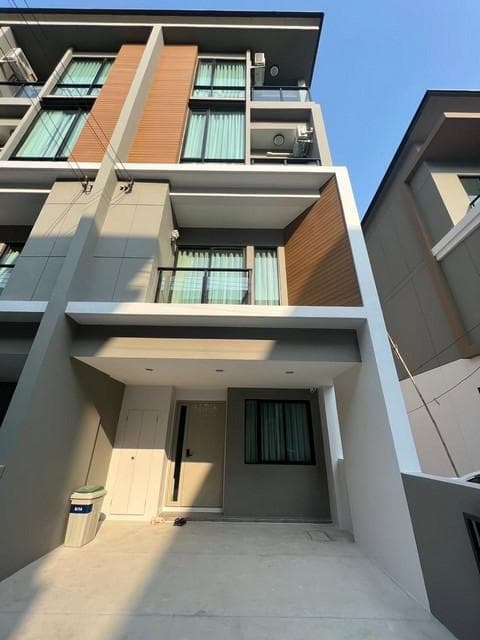 ให้เช่าทาวน์โฮม 3 ชั้น 205 ตร.ม. Premium Place พหลโยธิน-รามอินทรา ใกล้ Big C สะพานใหม่