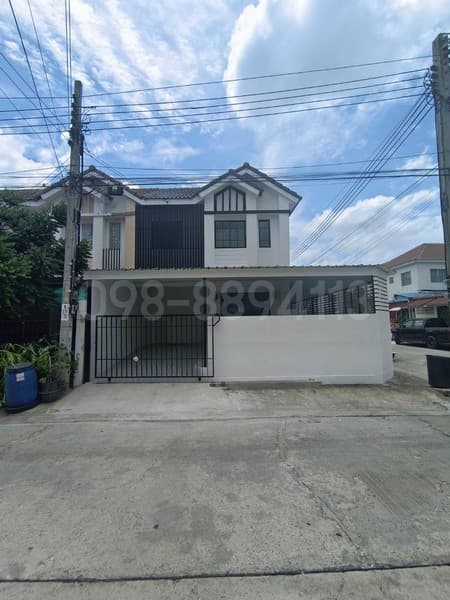 ขายทาวน์เฮ้าส์ 2 ชั้น พฤกษา 70 ฉลองกรุง ลาดกระบัง เนื้อที่ 25.2 ตรว หลังมุม ได้ความเป็นส่วนตัว รีโนเวทใหม่ทั้งหลัง พร้อมเข้าอยู่