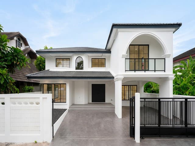 ขายบ้านเดี่ยวหรู 2 ชั้น 80 ตรว 4 ห้องนอน บางนาตราด ซอย 12 รีโนเวทใหม่ทั้งหลัง ใกล้ Central บางนา