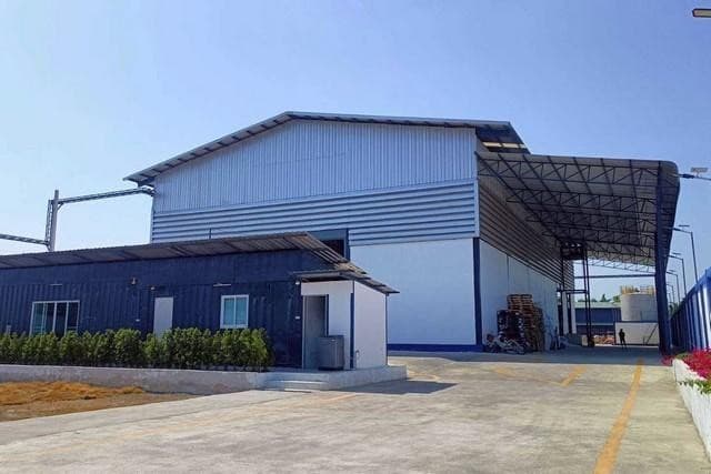 BR 1881 ให้เช่าโรงงาน เมืองสมุทรสาคร ใกล้นิคมอยู่เจริญท่าจีน 900 ตารางวา พื้นที1,318 ตร.ม.หลังคาสูง 10 เมตร พร้อมเครน 5 ตัน ขอ รง 4 ได้