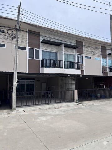 หมู่บ้านโกลเด้นทาวน์ ศรีสุวิช บางละมุง - แหลมฉบัง พิกัด ซอยโรงเรียนศรีสุวิช-โรงโป๊ะ