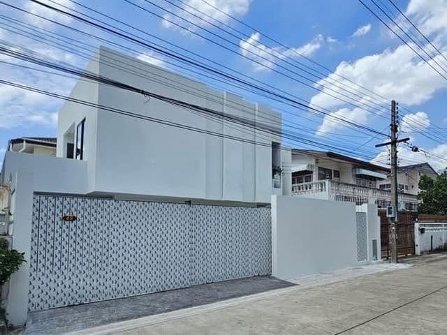 รหัสC7192 ขายบ้านเดี่ยว 2ชั้น ย่านนลาดพร้าวโชคชัย 4 บ้านรีโนเวทใหม่ Modern Private โดดเด่นไม่เหมือนใคร